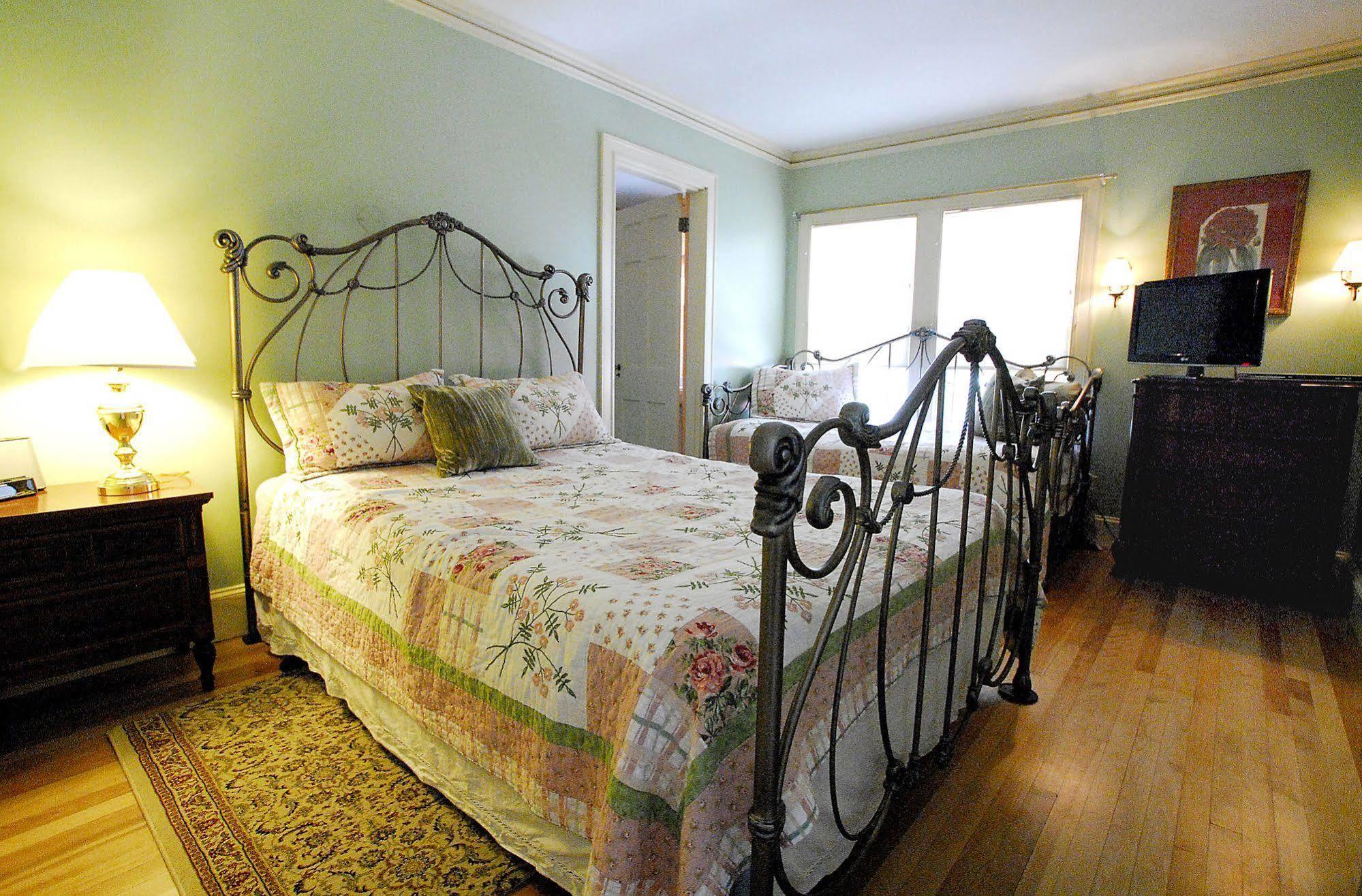 The Brewster Inn Декстер Екстер'єр фото
